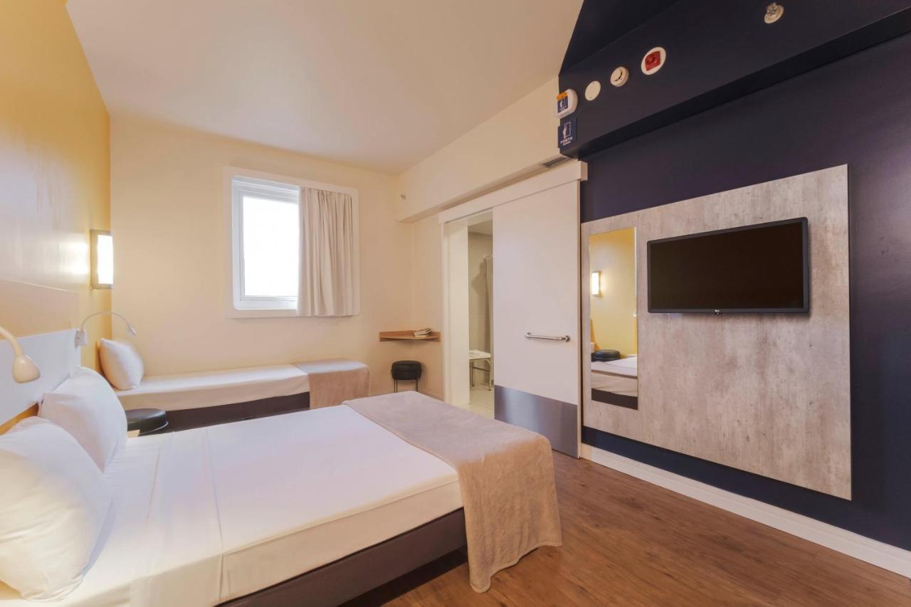 Ibis Budget Фарропилья Экстерьер фото